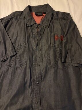 Harley-Davidson Dark Gray Short-Sleeve Button-Down Shirt with Red Embroidery